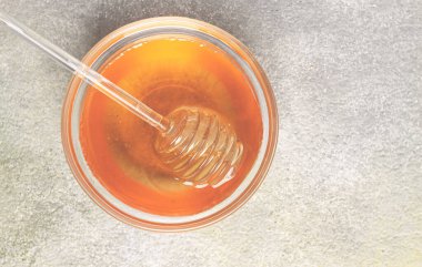 Ballı kaşık, masada, bal için Milli, yakın çekim, kırsal görüş,