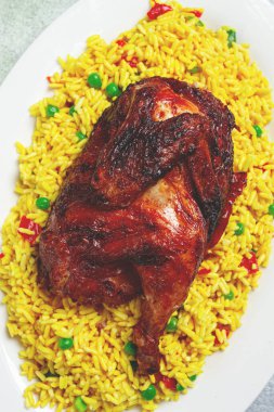 Kabsa, tavuklu pilav, Suudi Arabistan yemeği, ulusal yemek, ev yapımı, insan yok.,