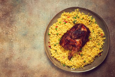 Kabsa, tavuklu pilav, Suudi Arabistan yemeği, ulusal yemek, ev yapımı, insan yok.,