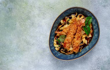 Tempuralı Udon eriştesi, Japon mutfağı, ev yapımı, insan yok.,