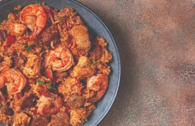 Jambalaya, krep, Amerikan pilavı, tavuklu ve karidesli pirinç, sebze, ev yapımı, insan yok.,