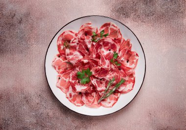 Dilimlenmiş jambon, prosciutto, İtalyan yemeği, lezzet, parma jambonu, üst manzara, insan yok.,