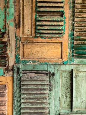 Ahşap pencereler arka plan olarak ayarlandı