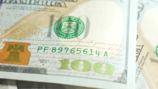 Masada Yüz Dolarlık Banknotlar Dönüyor Yakın Plan Nakit Paralar Manzarayı — Stok video