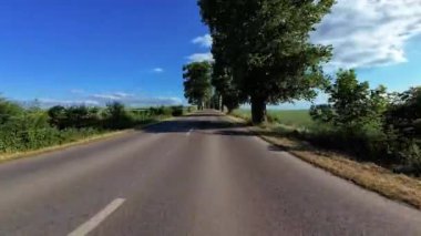 Sürücü POV 'u Polonya' dan geçerken araba görüntüsü alıyor. Birinci şahıs POV görünümlü araba yolculuğu, keşif gezileri, maceralar, rahatlama, etkinlik
