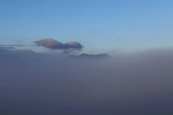 Nebel Auf Dem Berg — Stockfoto