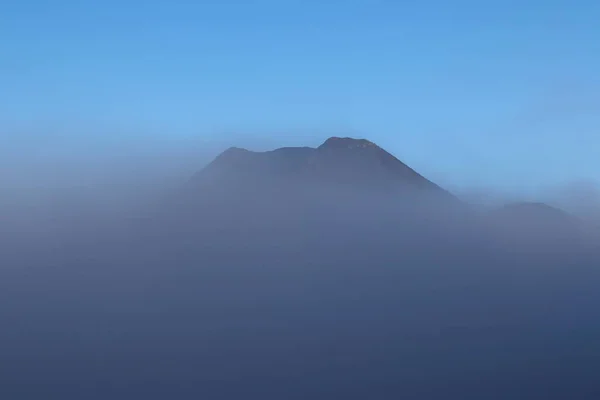 Niebla Montaña — Foto de Stock