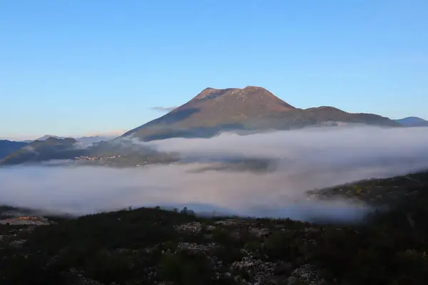Nebel Auf Dem Berg — Stockfoto