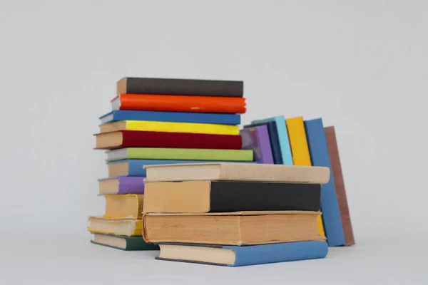 Egy Halom Fehér Hátterű Könyv Oktatás Iskola Könyvtár Könyv — Stock Fotó