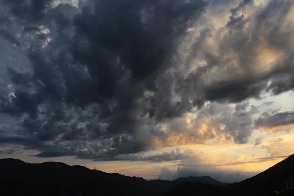 Hermoso Atardecer Sobre Montaña — Foto de Stock