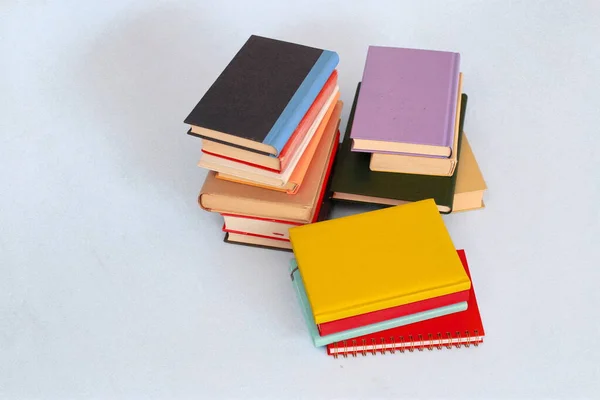 Barevné Knihy Vzdělávání Školní Koncepce Knihy Příslušenství Pro Univerzitní Knihovnu — Stock fotografie