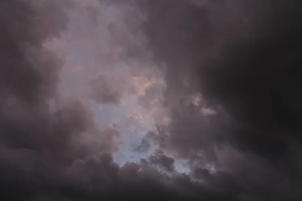 Μαύρα Σύννεφα Στον Ουρανό — Φωτογραφία Αρχείου