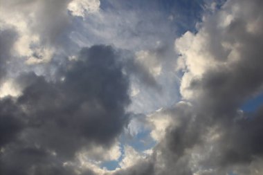 Bulutlu güzel gökyüzü