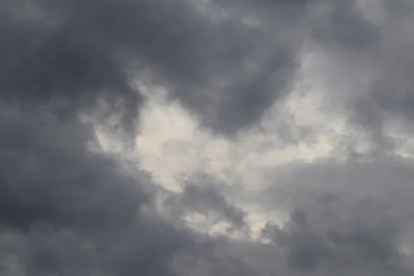 Nuvole Scure Nel Cielo — Foto Stock