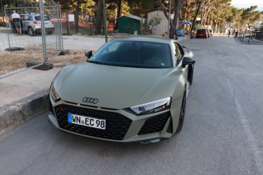 Makarska, Hırvatistan, 16.12.2022. Güzel spor araba Audi R8 V10