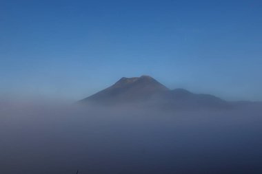 Sisteki dağ zirvesi