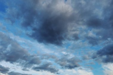 Bulutlu güzel gökyüzü