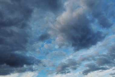 Bulutlu güzel gökyüzü, doğal arka plan