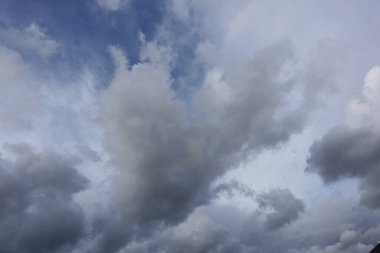 Gökyüzündeki bulutlar