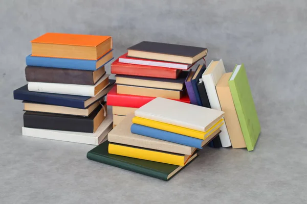 Pila Libros Sobre Mesa Madera Concepto Educación Ilustración Renderizado — Foto de Stock
