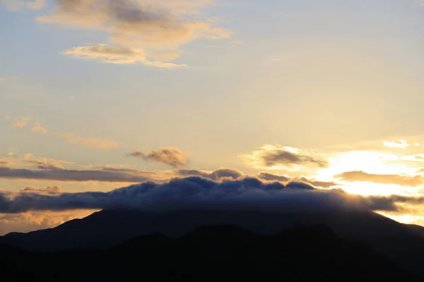 Stock image beautiful sunset over the mountain