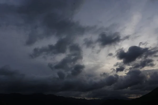 Темные Грозовые Тучи Небе — стоковое фото