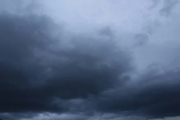 Cielo Oscuro Con Nubes Lluvia —  Fotos de Stock