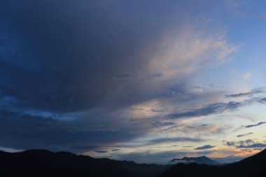 Bulutlar güzel gün batımı