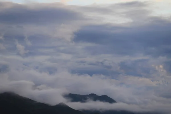 Hermoso Paisaje Con Nubes Cielo Azul — Foto de Stock