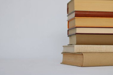 kitaplık ve kitaplık yığını, yakın plan