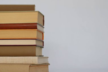 kitaplık ve kitaplık yığını, yakın plan