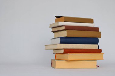 kitaplık ve kitaplık yığını, yakın plan