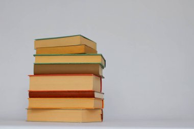 kitaplık ve kitaplık yığını, yakın plan