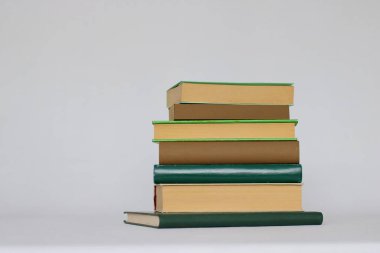 Kitap yığını ve eğitim konsepti