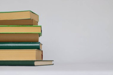 Kitap yığını ve eğitim konsepti