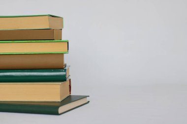 Kitap yığını ve eğitim konsepti