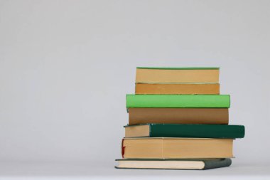 Kitap yığını ve eğitim konsepti