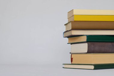 Kitap yığını ve eğitim konsepti