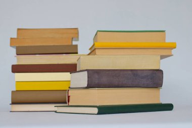 Kitap yığını ve eğitim konsepti