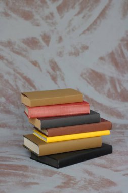 Kitap yığını ve eğitim konsepti