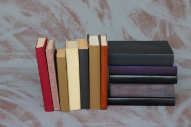 Kitap yığını ve eğitim konsepti