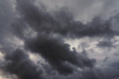 Ahşap masa arka plan üzerinde kitap yığını