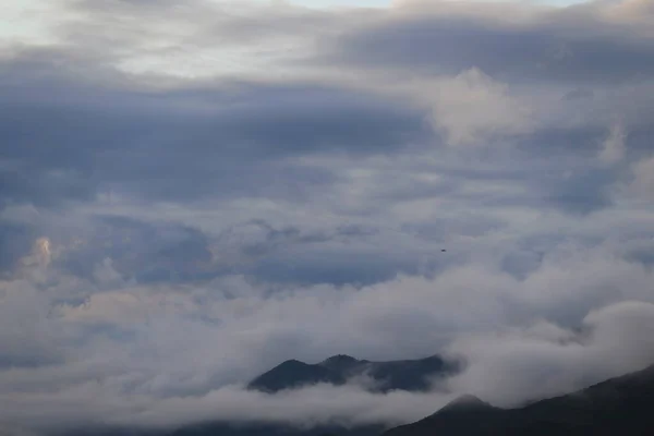 山の中の美しい雲 — ストック写真