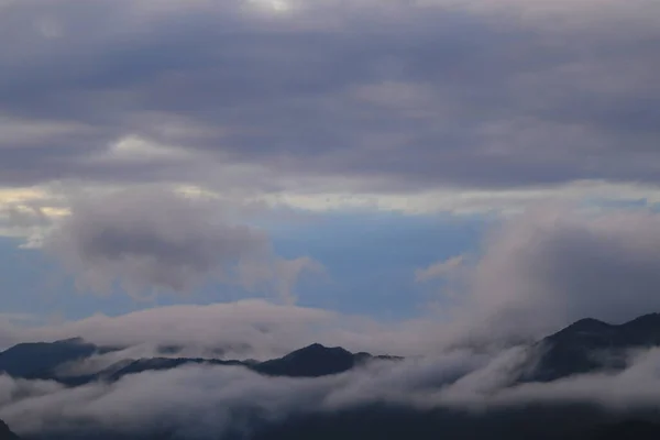 Bela Paisagem Com Nuvens Céu Azul — Fotografia de Stock