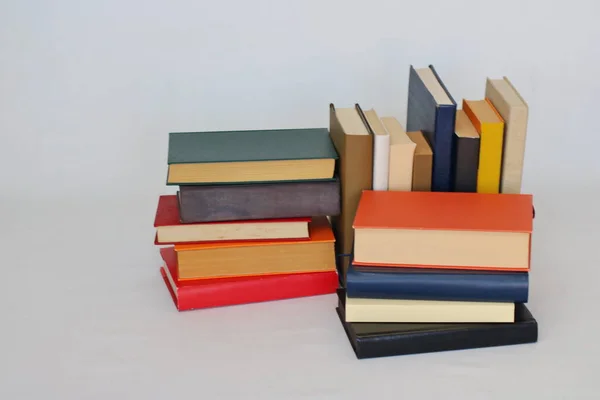Könyvek Halom Könyv Egy Könnyű Háttér — Stock Fotó