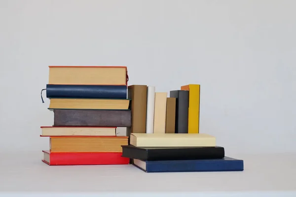 Stack Books Wooden Bookshelf White Background Copy Space — Stock Photo, Image