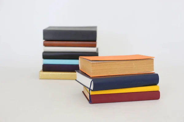 Stack Různých Knih Dřevěné Stolní Vzdělávací Koncepce — Stock fotografie