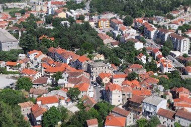 Hırvatistan 'ın güneyinde yer alan Vrgorac kasabası çilek, prosciutto ve et endüstrisiyle tanınıyor.