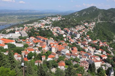 Hırvatistan 'ın güneyinde yer alan Vrgorac kasabası çilek, prosciutto ve et endüstrisiyle tanınıyor.