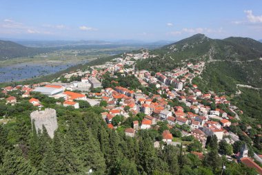 Hırvatistan 'ın güneyinde yer alan Vrgorac kasabası çilek, prosciutto ve et endüstrisiyle tanınıyor.